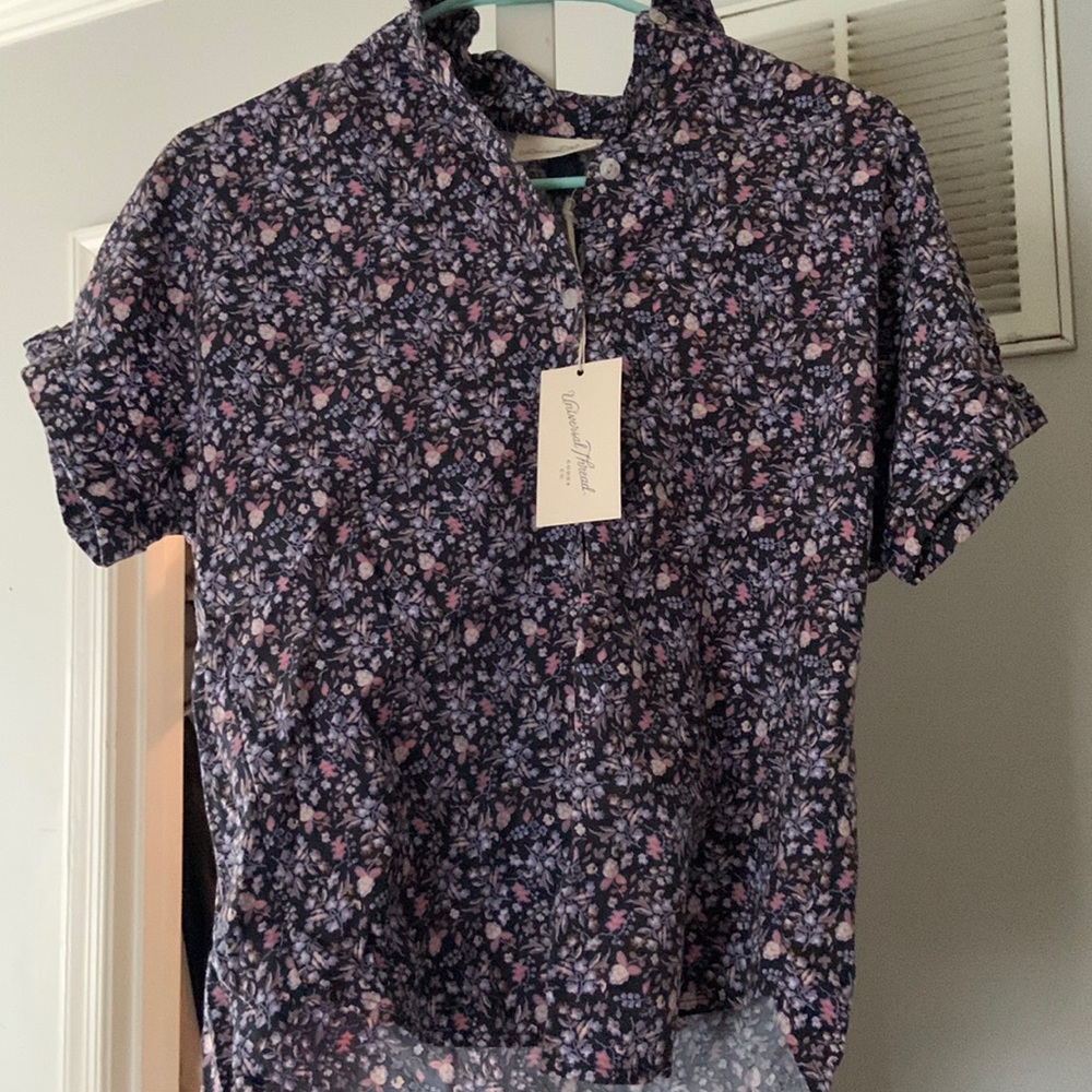 Universal Threads Floral Top